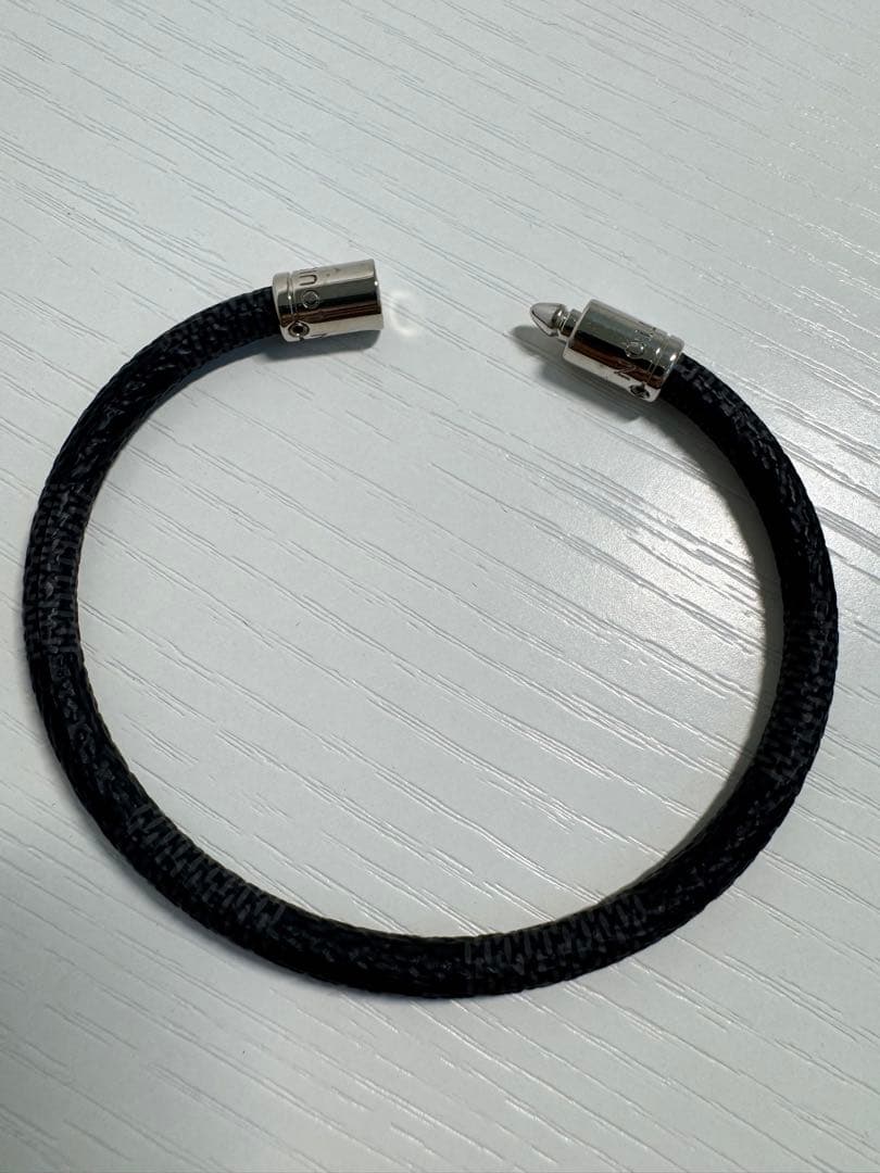 LOUIS VUITTON ブラックレザーブレスレット