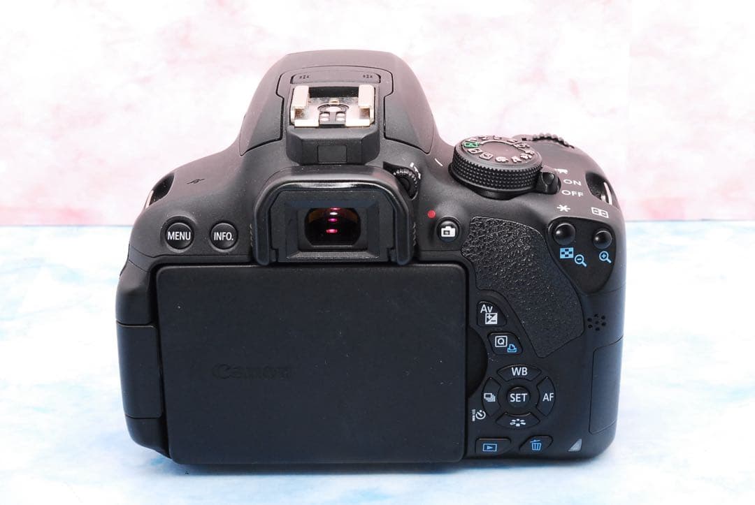 キャノン Kiss X7i☆便利な高倍率レンズ付☆一眼レフカメラ☆バッグ付