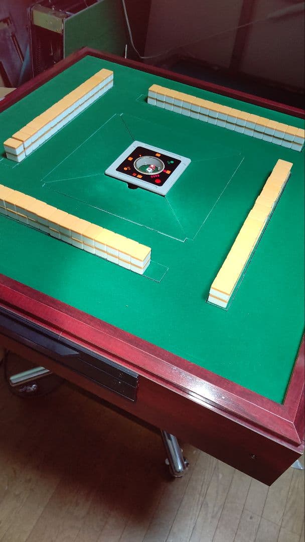 【メルカリ】全自動麻雀卓 アモスGABIN 雀ピォン枠
