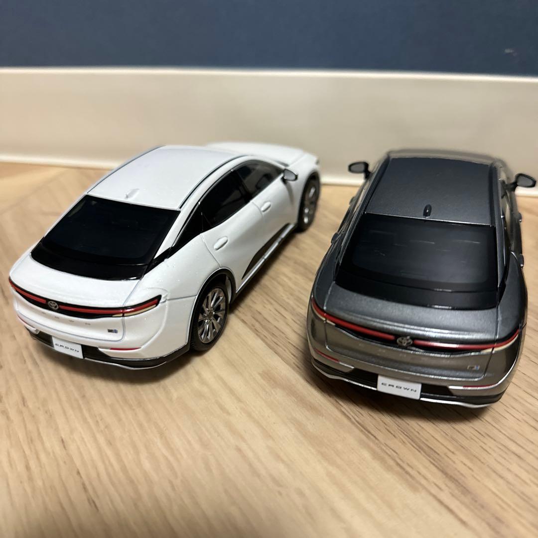 クラウンクロスオーバー　色見本　ミニカー