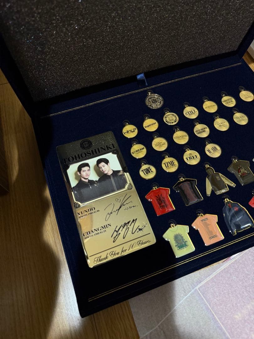 東方神起　10周年記念ボックスと4月2日東京限定チャーム