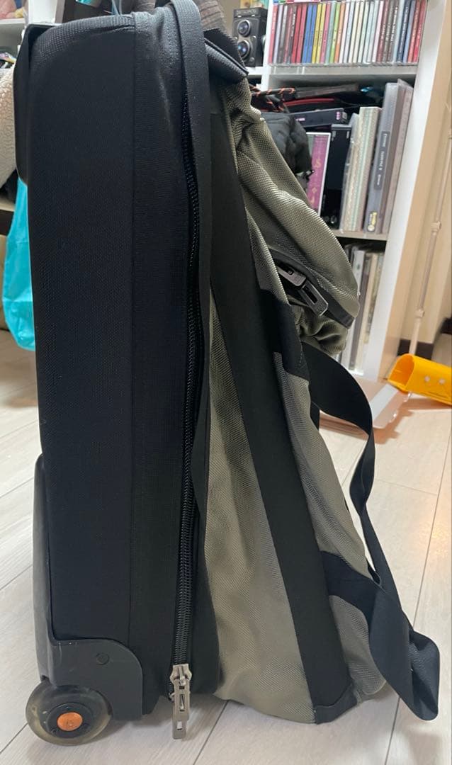 名作Patagonia キャリーケース Freight Liner 激レアカラー