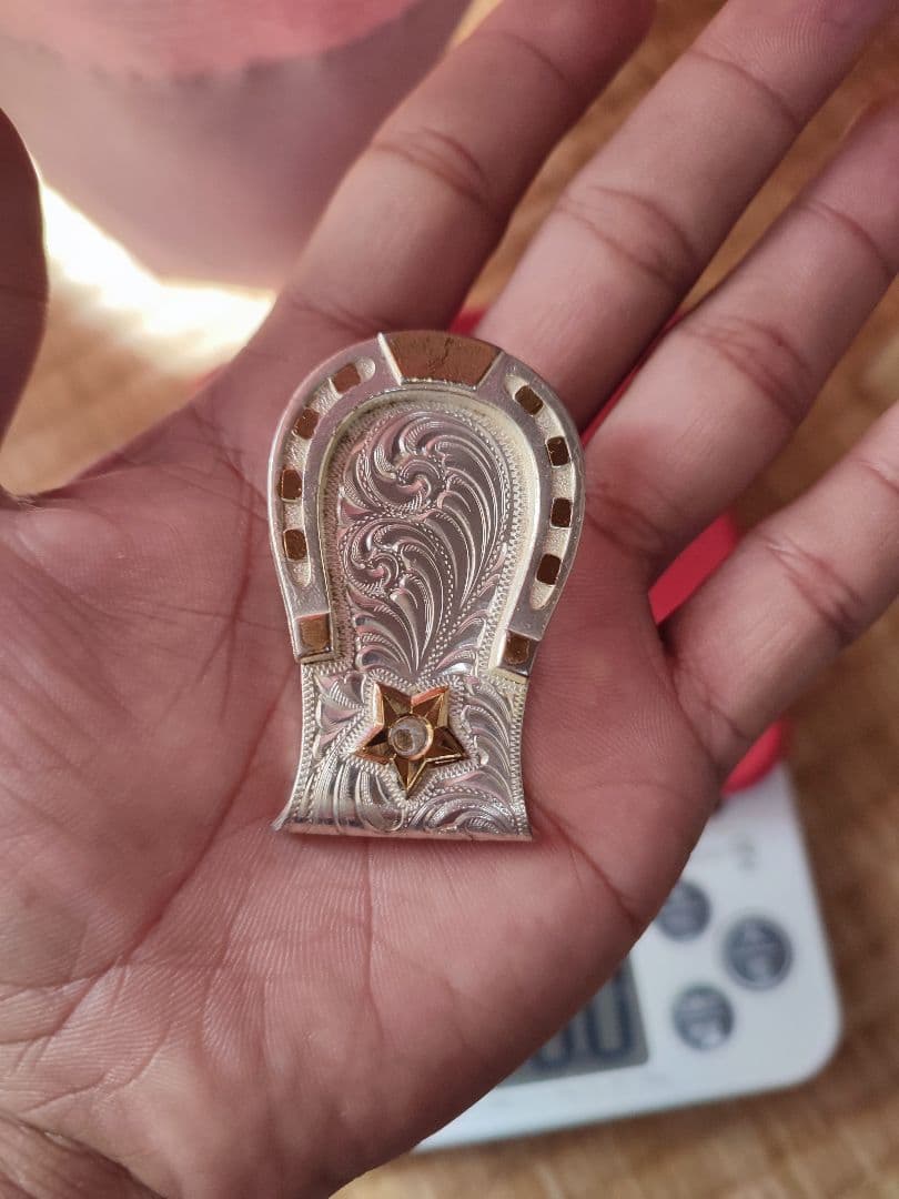 銀色の金属製の馬蹄形デザイン 37.4g