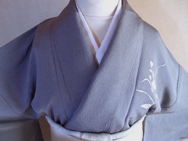 未使用　やまと謹製　付下げ（白花文）裄66,5　落款入　背紋なし　正絹美品