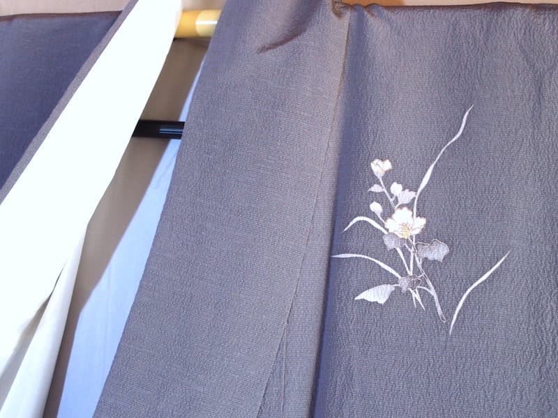 未使用　やまと謹製　付下げ（白花文）裄66,5　落款入　背紋なし　正絹美品