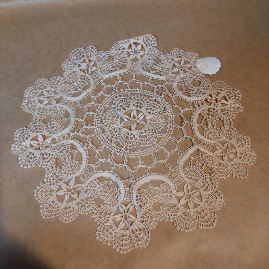 フランス　ル・ピュイ　ボビンレース　ドイリー　手編み