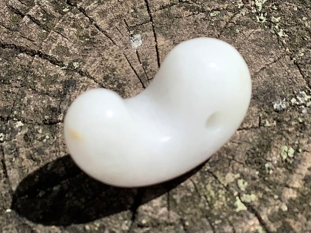 ✳糸魚川翡翠白勾玉‼️ 極上品質の太陽光透過　鑑別書付　お守りに本物を‼️