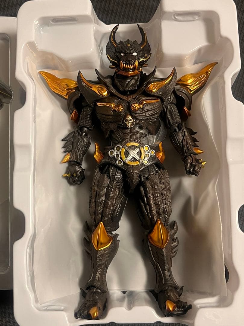 s.h.フィギュアーツ 真骨彫製法　暗黒騎士キバ