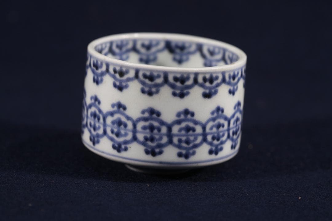 361　古伊万里染付瓔珞紋半筒蕎麦猪口　無疵美品　江戸中期