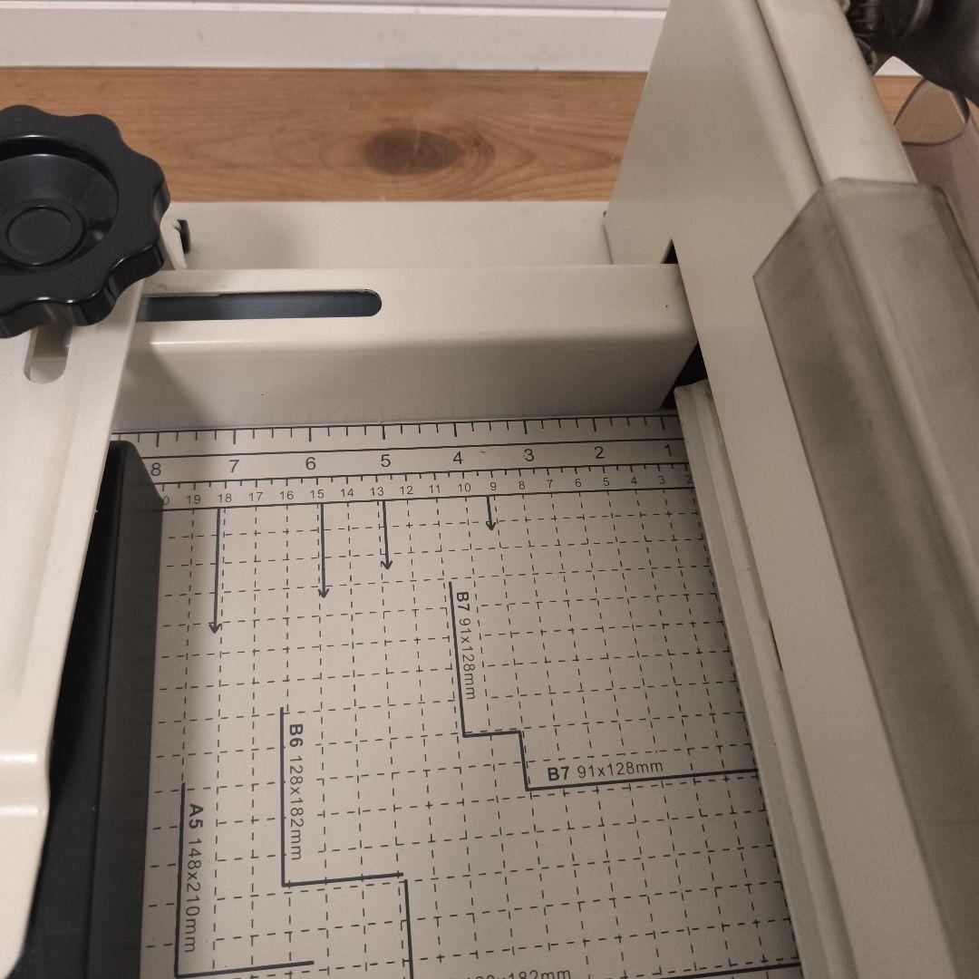 ダイシン商業　DS-858A4 17kg 裁断機　ペーパーカッター