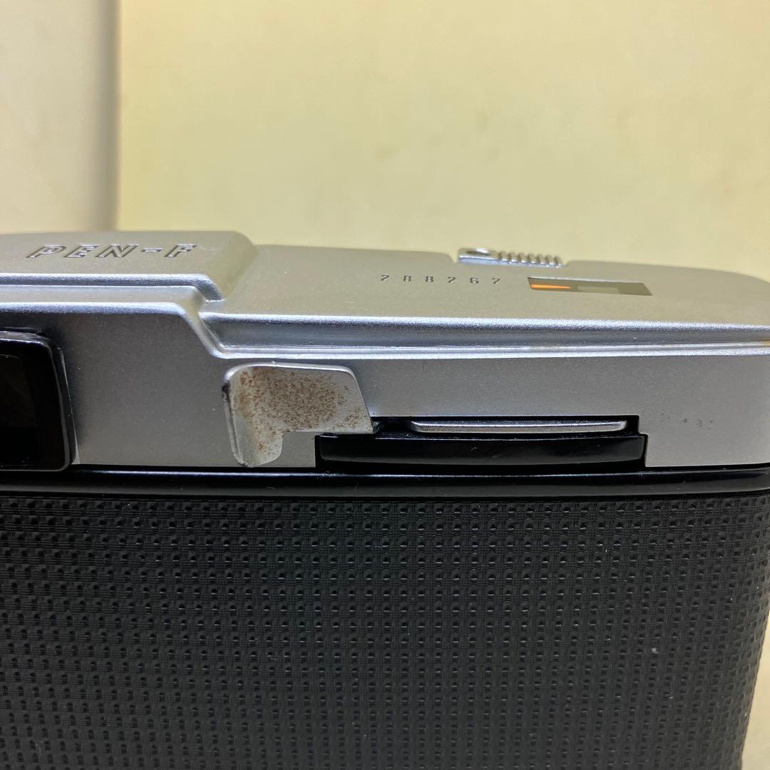 OLYMPUS-PEN F(露出計付)と38mm、100mmの2本セットです。