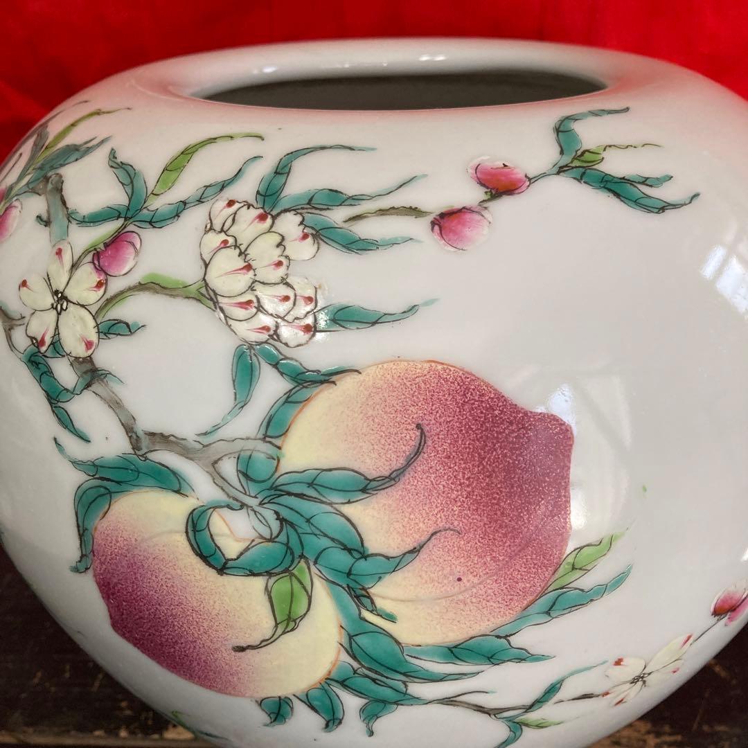 中国　色絵　粉彩　壺　九桃蝙蝠図　大清雍正年製銘