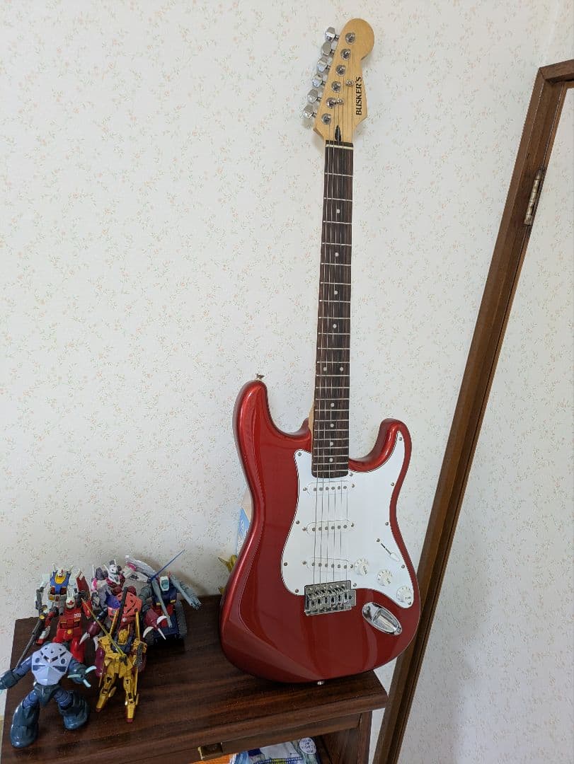 バスカーズ　エレキギター 　レッド　ちいかわピック　BUSKER'S