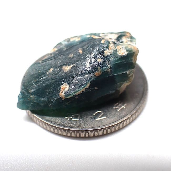 【マダガスカル産】グランディディエライトの原石11