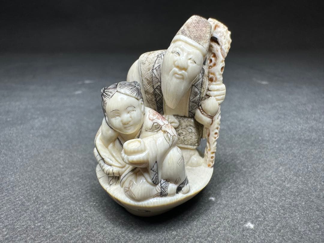 極上　根付　天然素材　アンティーク　骨董　飾り物　古美術　置物　細密細工　彫刻