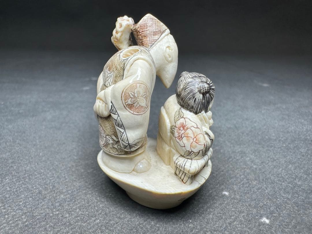 極上　根付　天然素材　アンティーク　骨董　飾り物　古美術　置物　細密細工　彫刻