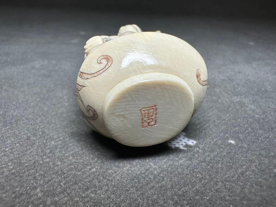 極上　根付　天然素材　アンティーク　骨董　飾り物　古美術　置物　細密細工　彫刻