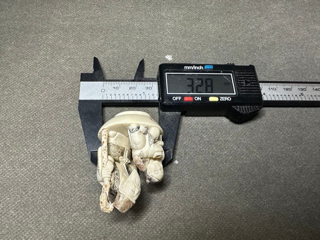 極上　根付　天然素材　アンティーク　骨董　飾り物　古美術　置物　細密細工　彫刻