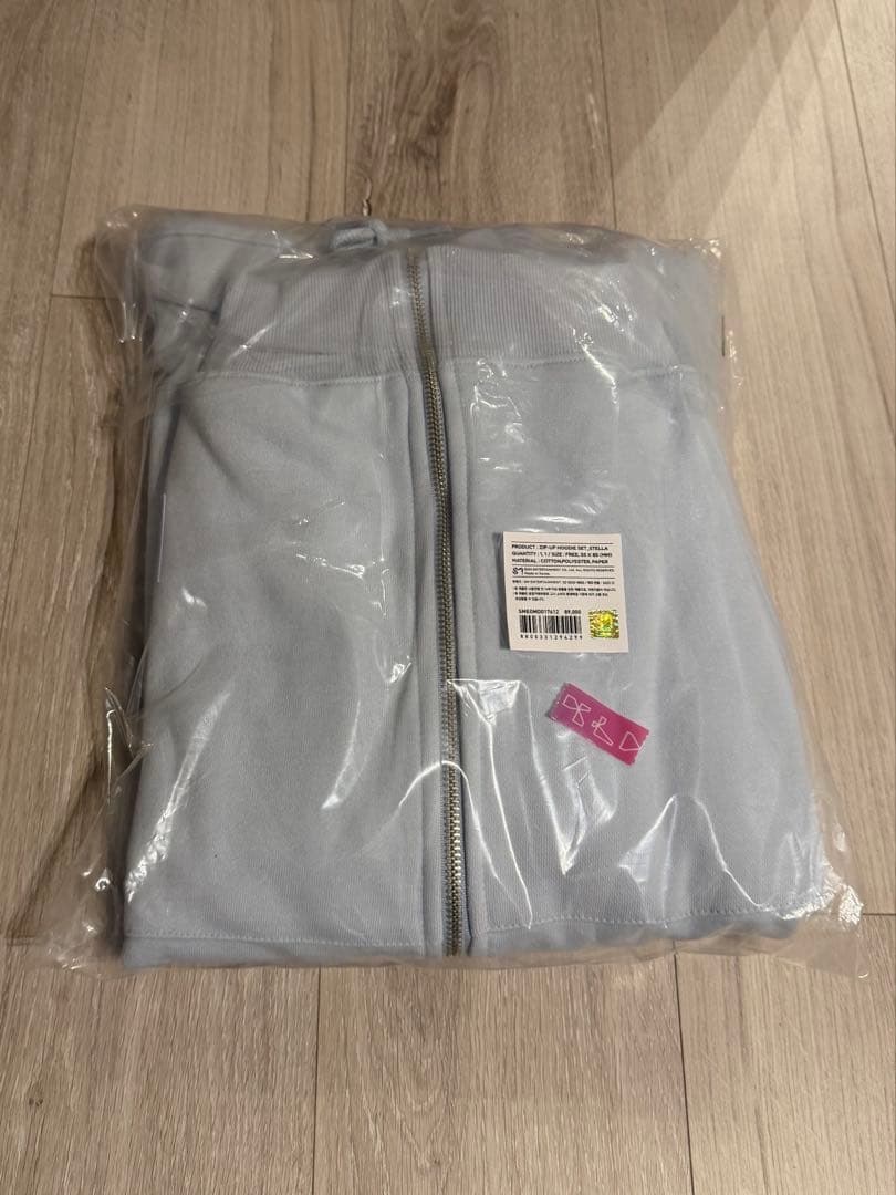 hearts2hearts FOCUS フーディー パーカー トレカ　ステラ