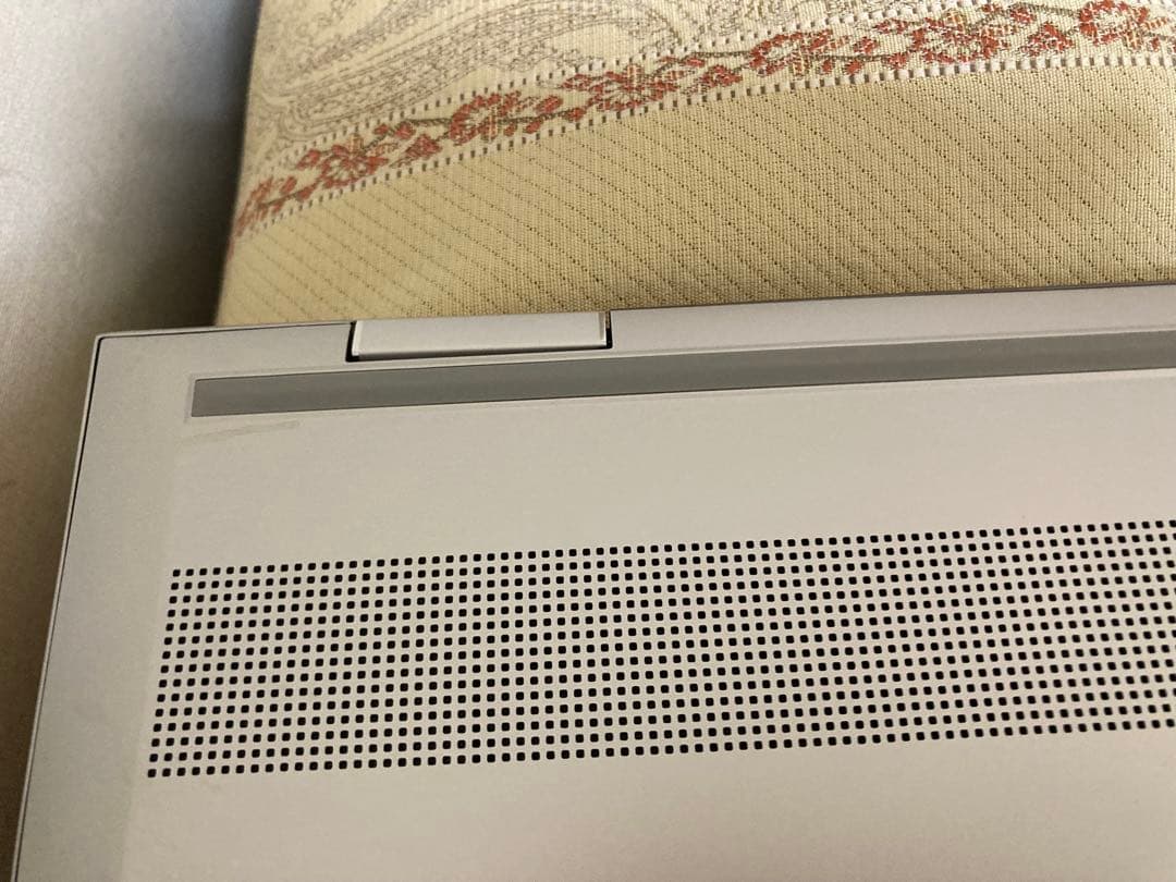 HP ENVYx360 15.6インチ i15-8265uCPU 　8GB