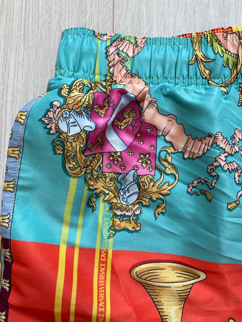 【美品】VERSACE ヴェルサーチェ 総柄 スイムショーツ 水着 S〜M相当