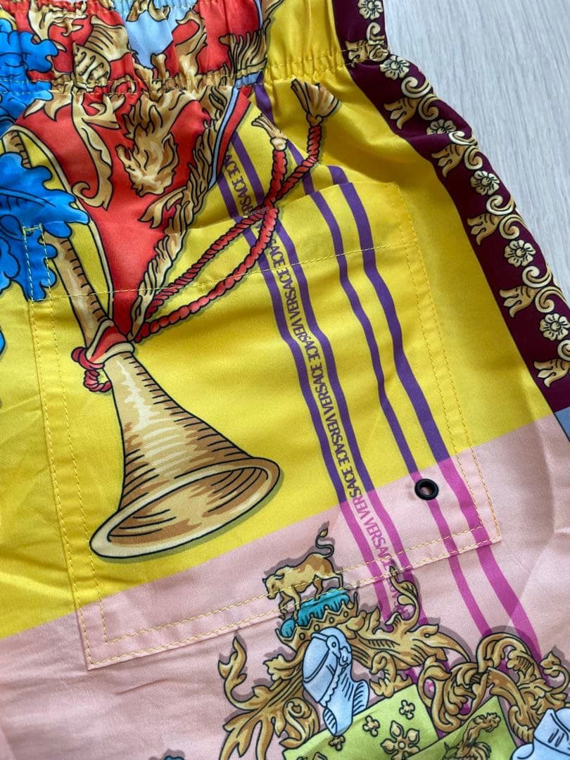 【美品】VERSACE ヴェルサーチェ 総柄 スイムショーツ 水着 S〜M相当