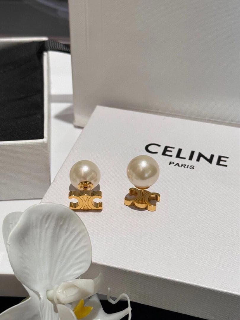 CELINE パールモチーフ ゴールドカラー ピアス