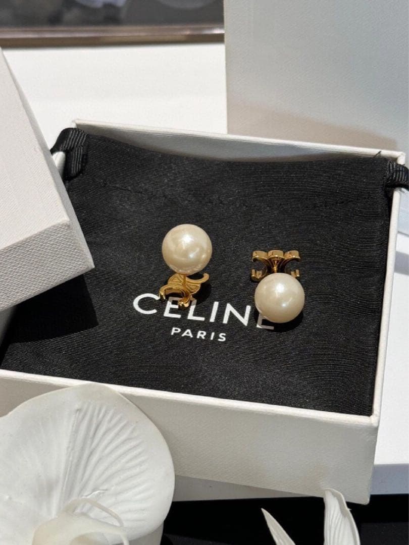 CELINE パールモチーフ ゴールドカラー ピアス