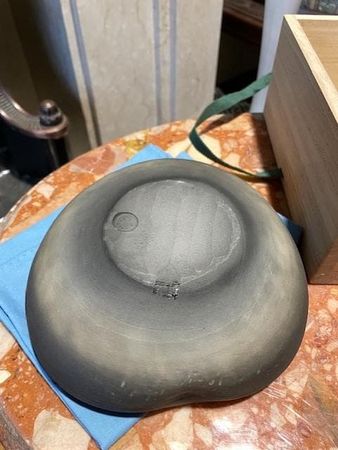 黒色陶器茶碗と木製箱セット