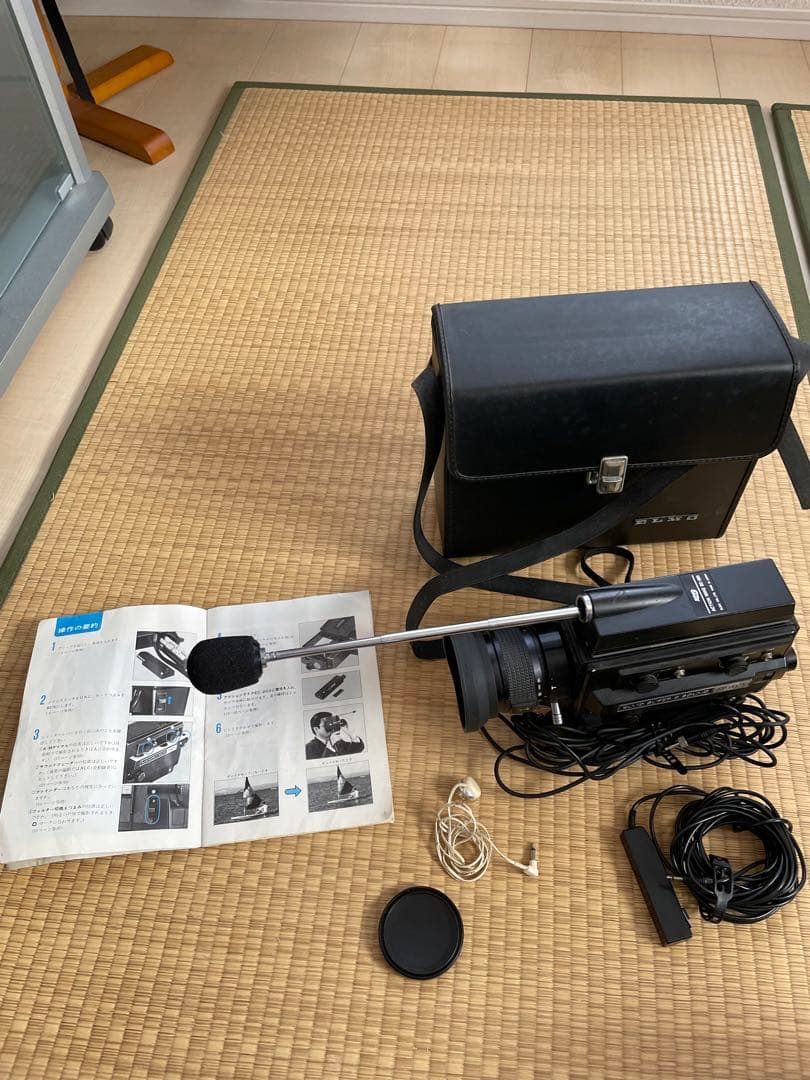 昔のビデオカメラです。コレクターにどうですか？