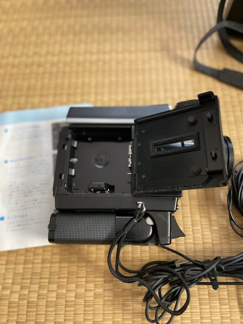 昔のビデオカメラです。コレクターにどうですか？