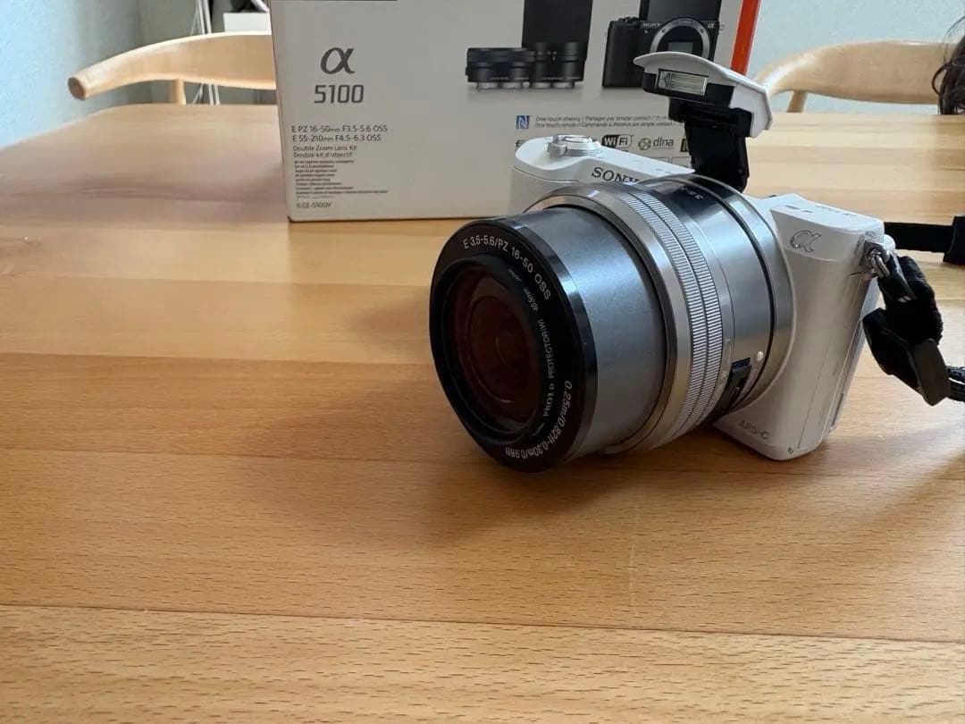 SONY ミラーレス一眼カメラ ホワイト α5100 望遠レンズ付き