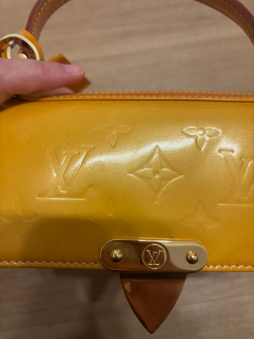 Louis Vuitton イエロー ハンドバッグ