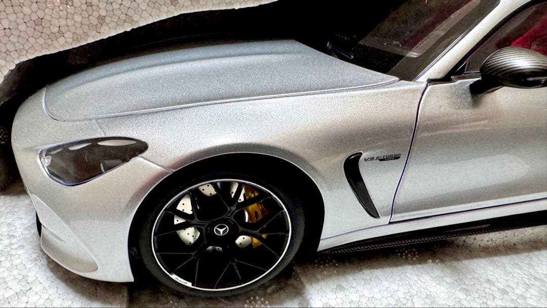 メルセデスAMG GT63 4MATICクーペ ハイテックシルバー 1/18