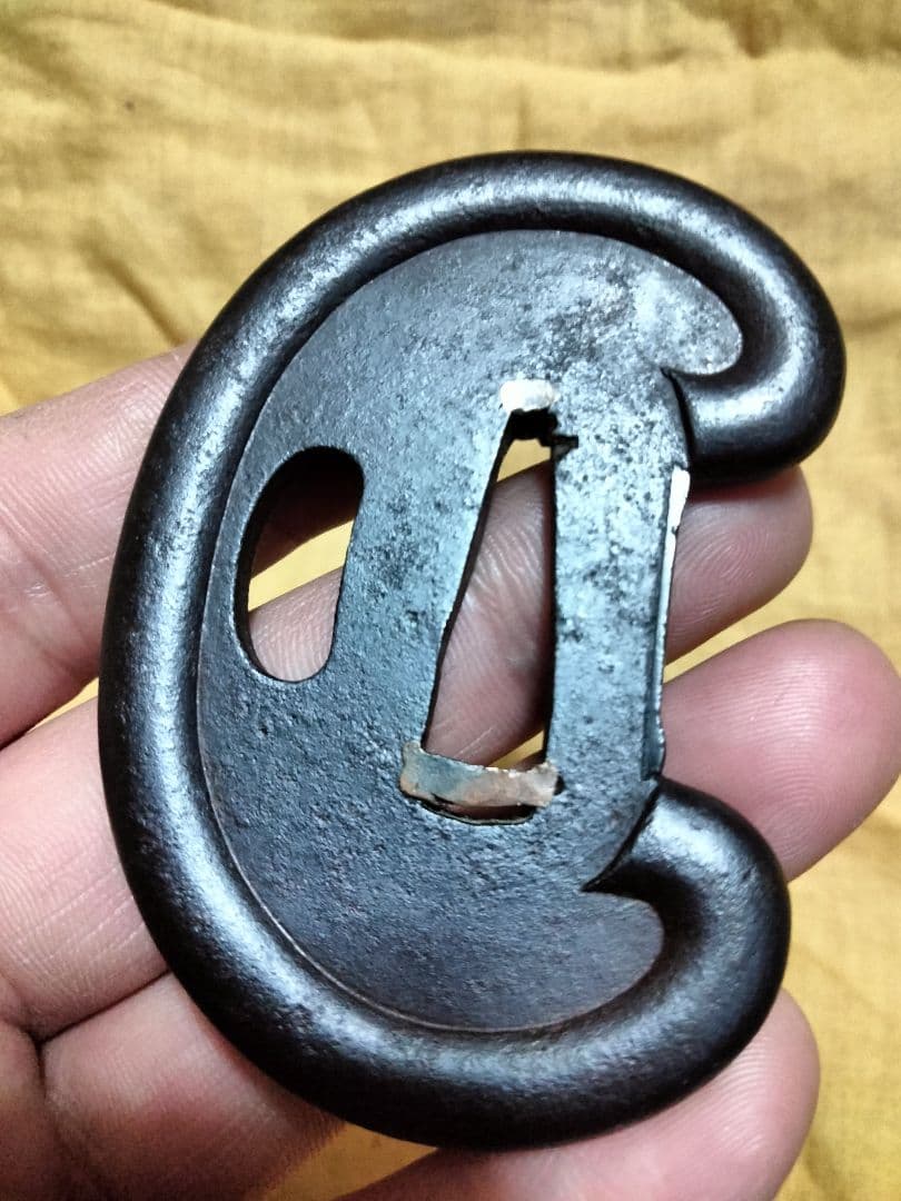 ♦最終価格♦　鉄鍔　鐔　(武州住正恒　変わり形鍔)　江戸時代　合わせ箱付き