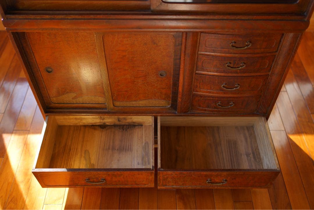 ☆101☆タモ材の玉杢目が美しい茶箪笥