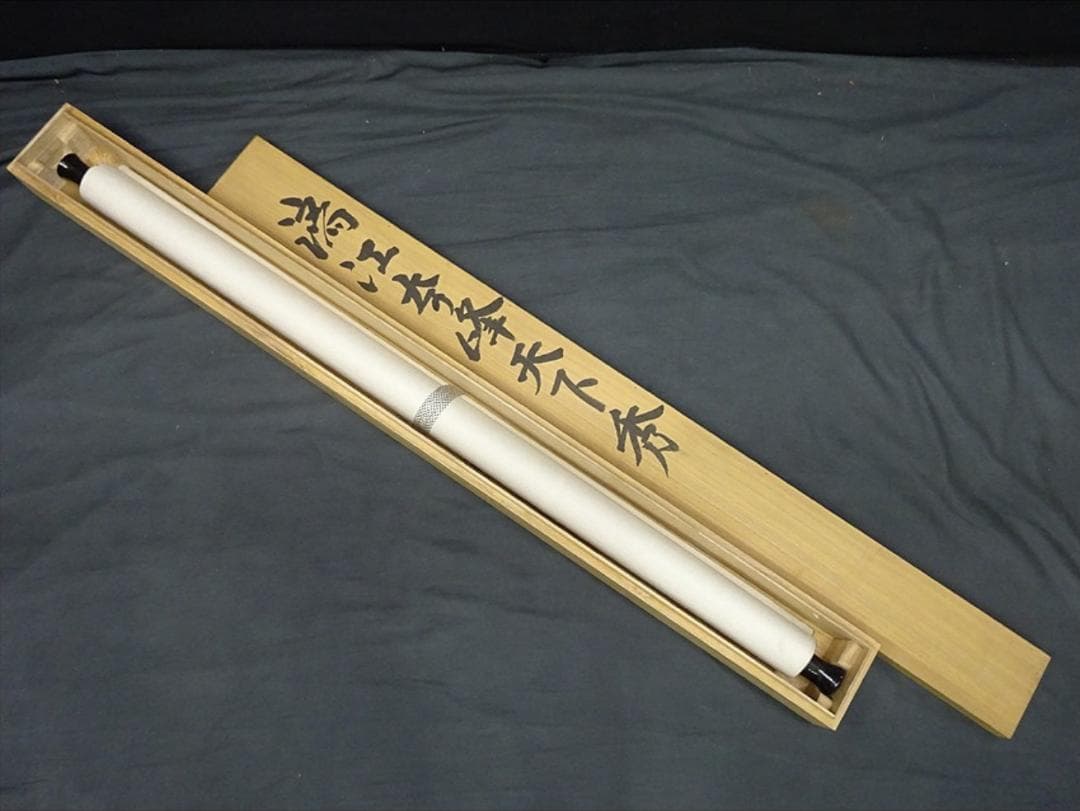 大幅掛軸 羅正義『灕江奇峰天下秀』中国画 紙本肉筆 箱付 掛け軸 a061011