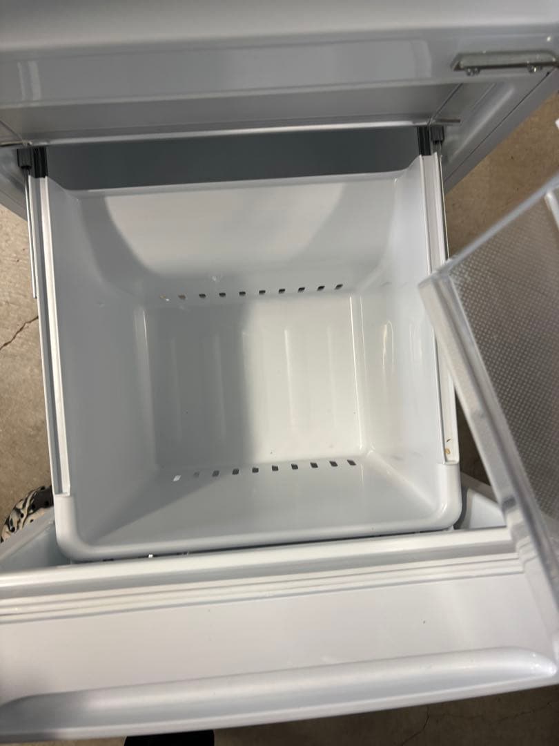 ヤマダ冷凍冷蔵庫　YRZ-F15J 156L 大容量ドアポケット2023年製T