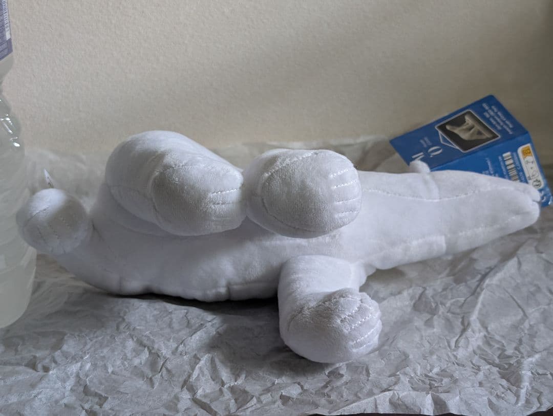 新品オルセー美術館のポンポン　シロクマ　ぬいぐるみ　グッズ　後ろ姿もかわいい