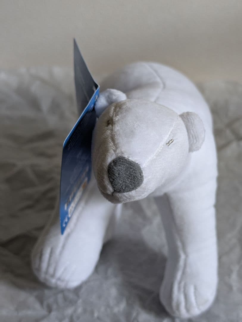 新品オルセー美術館のポンポン　シロクマ　ぬいぐるみ　グッズ　後ろ姿もかわいい