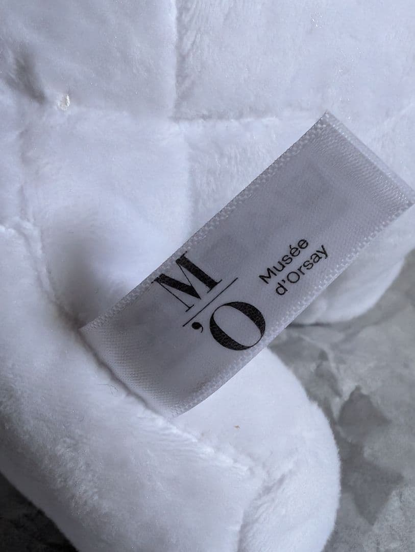 新品オルセー美術館のポンポン　シロクマ　ぬいぐるみ　グッズ　後ろ姿もかわいい