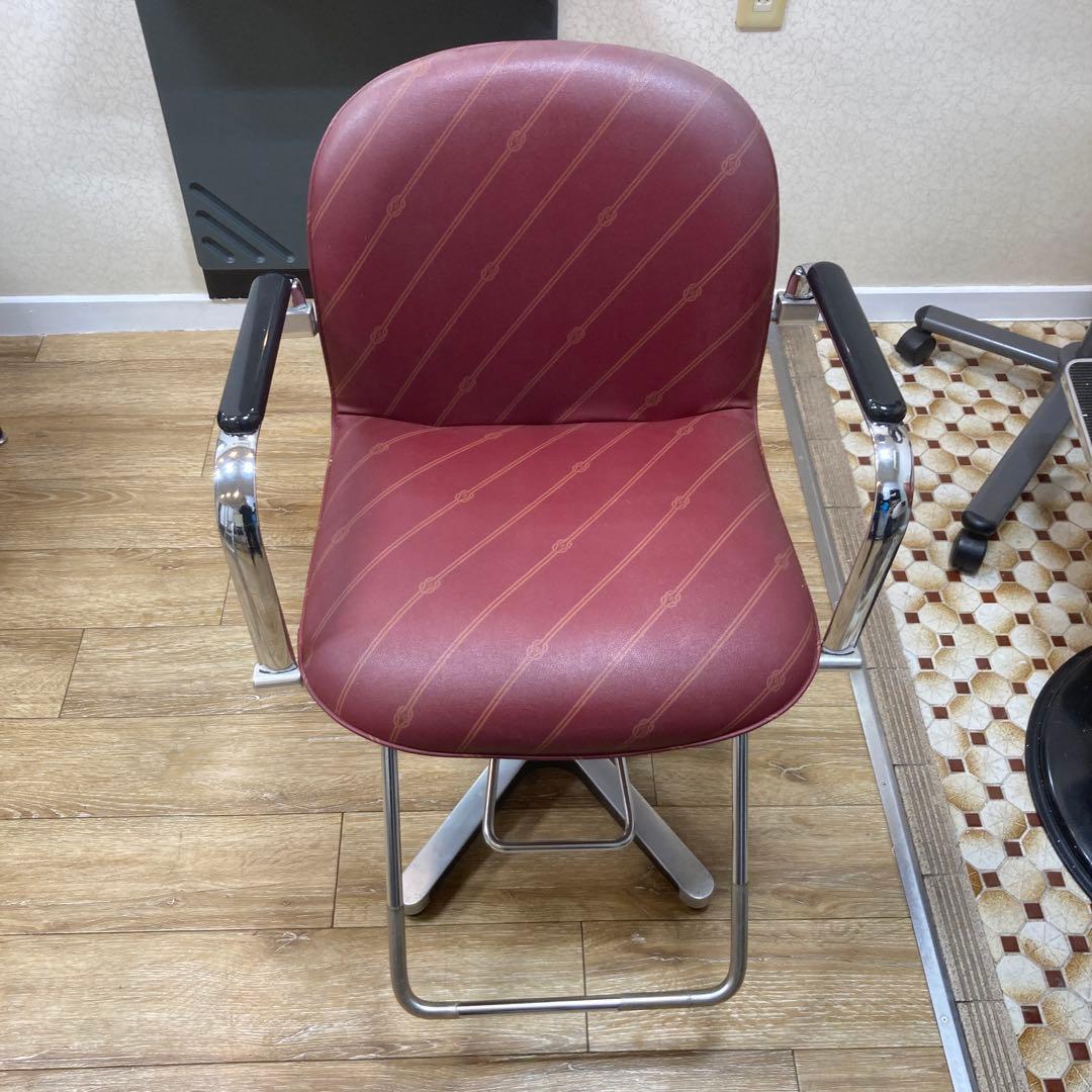 赤色ストライプデザインアームチェア