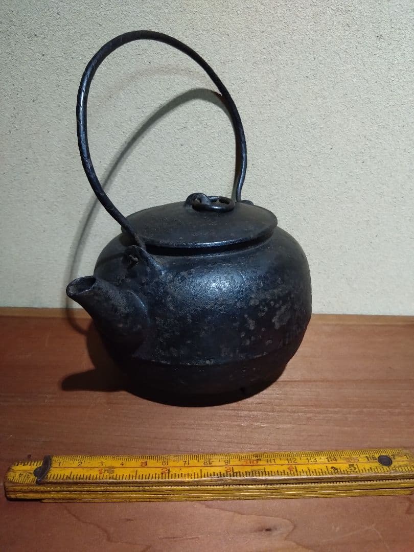 鉄の古民具 古鉄三足付 湯釜 鉄瓶 ヤカン 水注