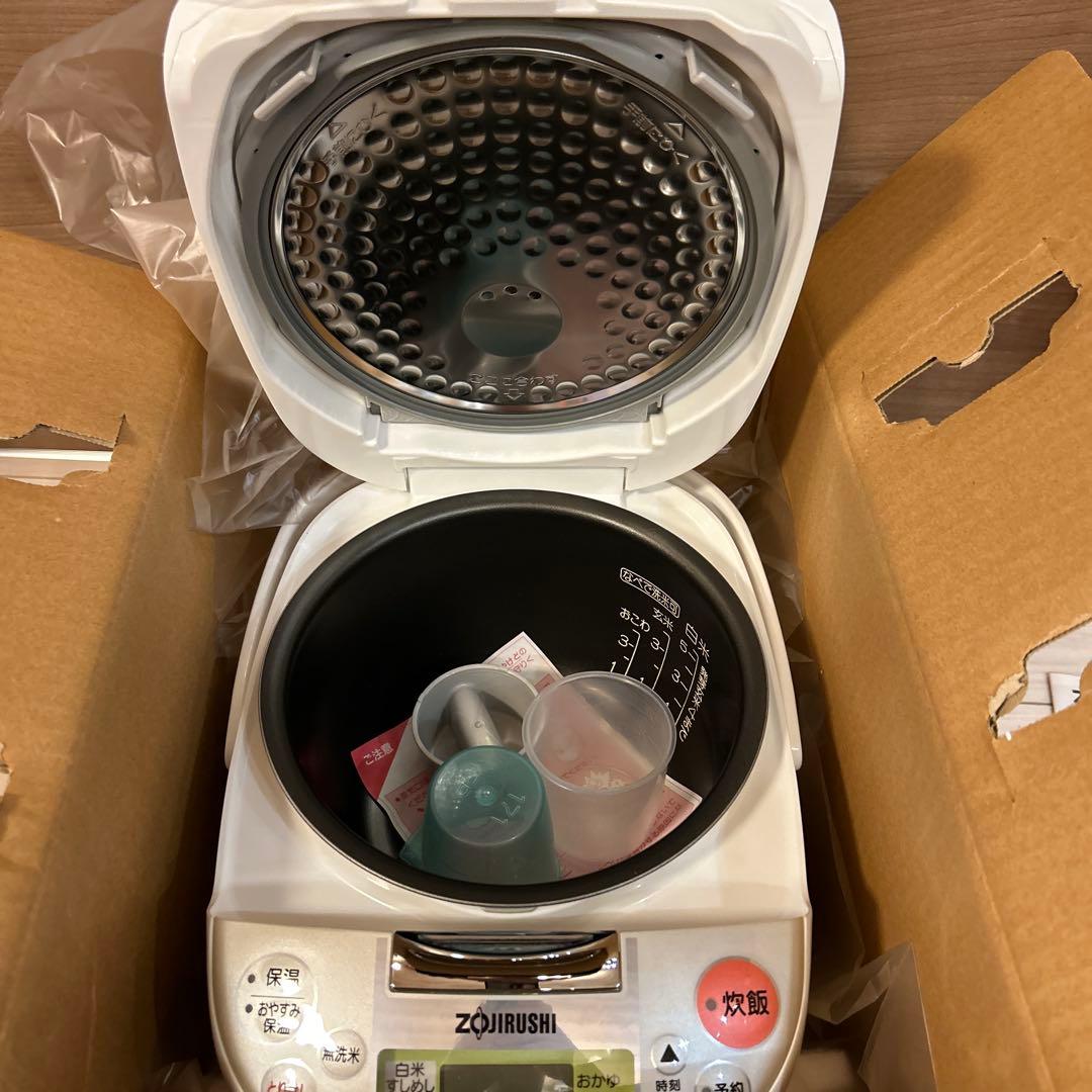 【未使用】ZOJIRUSHI IH炊飯ジャー 極め炊き NP-KA10-WB