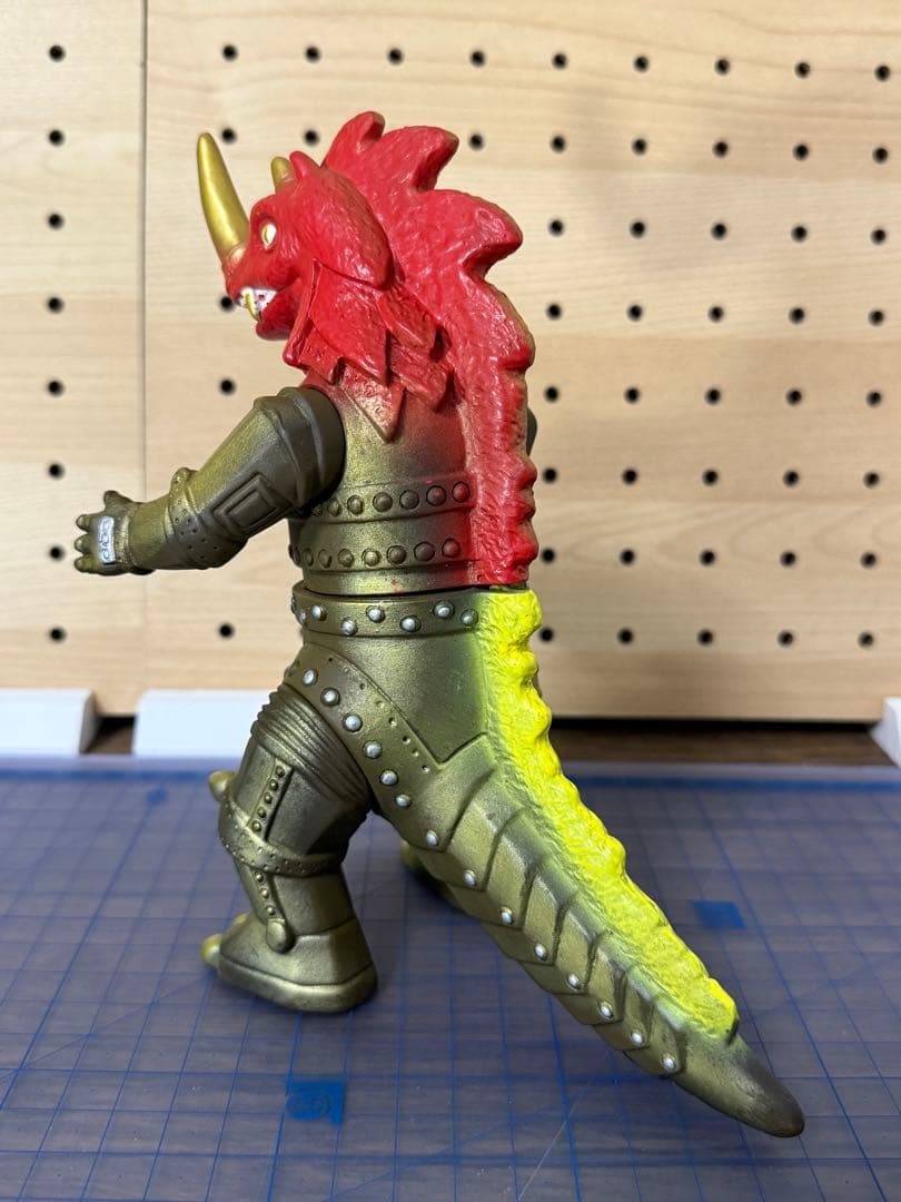 パチ 怪獣 ソフビ　メガゾラン