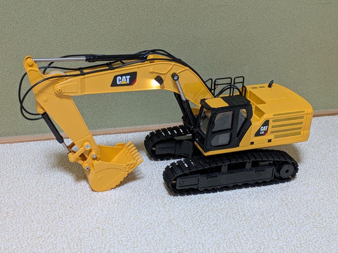 【美品】京商1/24RC　CATラジコンショベルカーユンボ 建設機械予備充電池付