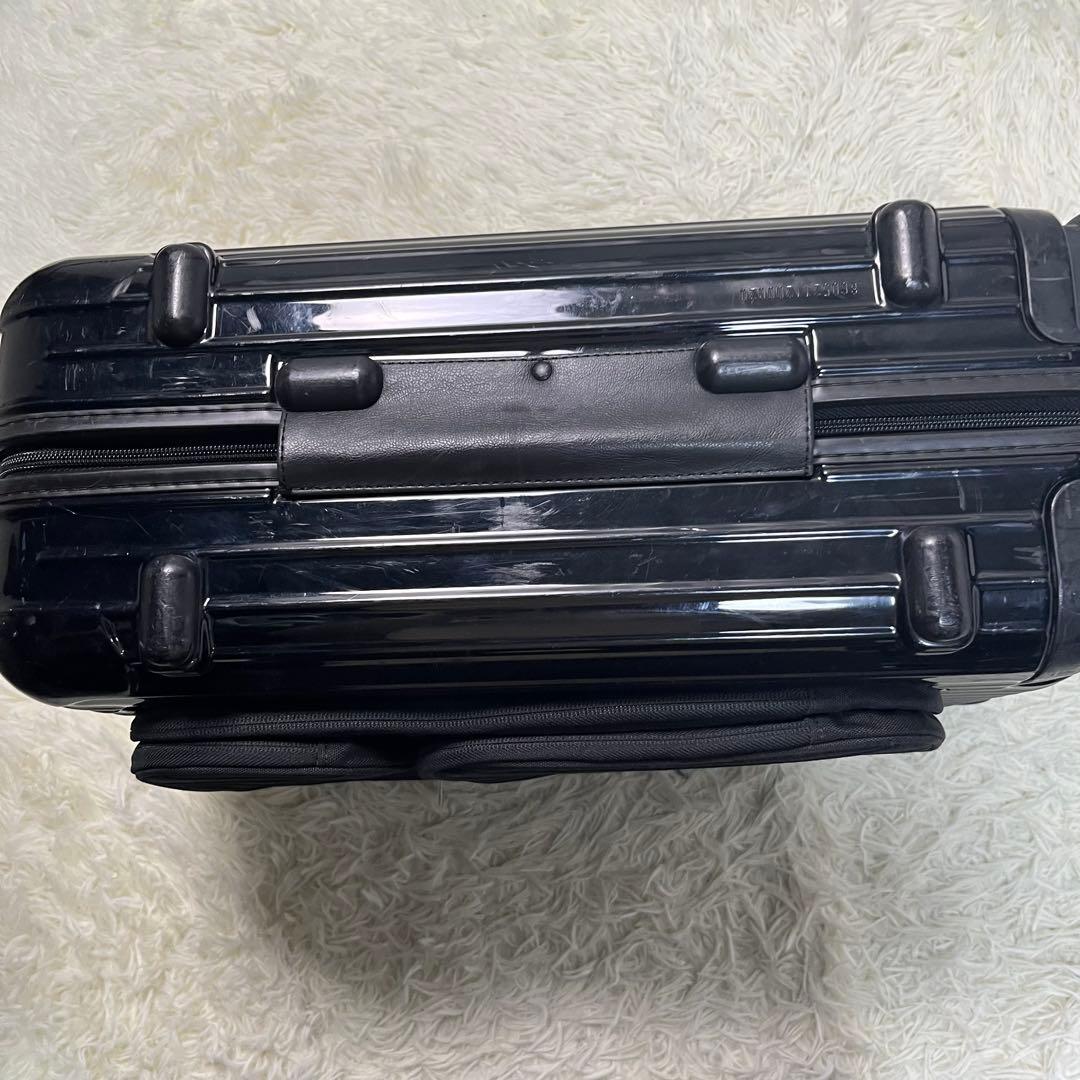 リモワ　サルサデラックス　ハイブリッド　35L　4輪　キャリーケース　機内持込