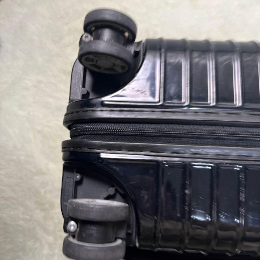 リモワ　サルサデラックス　ハイブリッド　35L　4輪　キャリーケース　機内持込