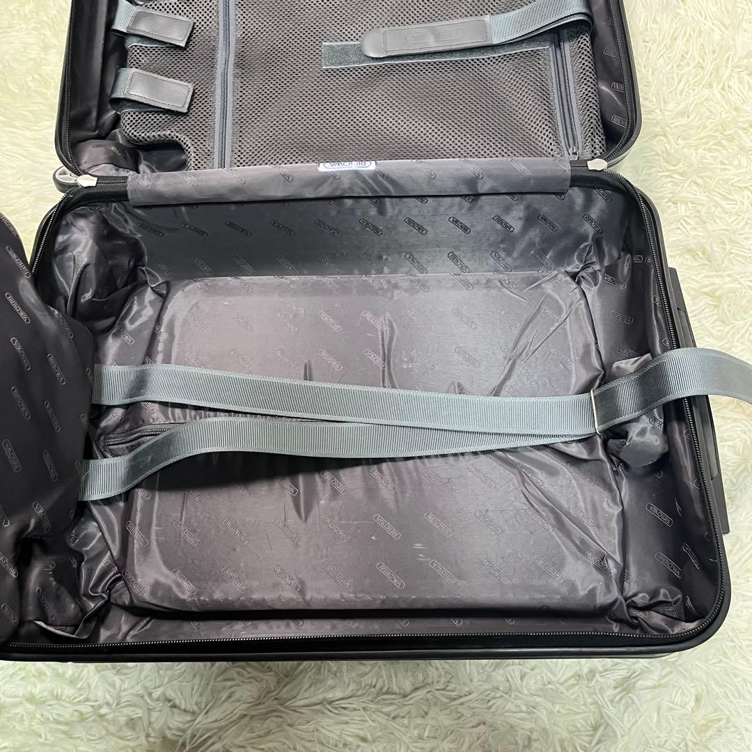 リモワ　サルサデラックス　ハイブリッド　35L　4輪　キャリーケース　機内持込