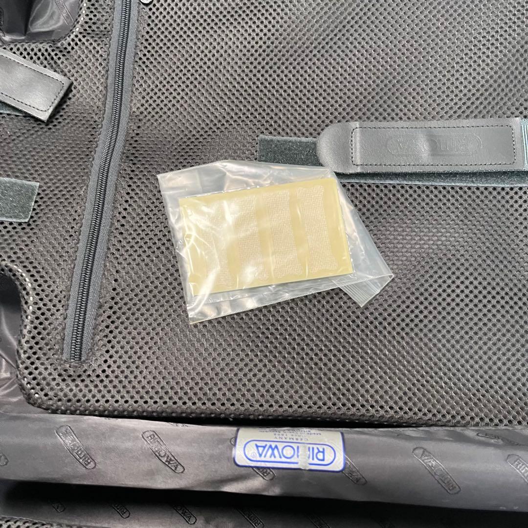 リモワ　サルサデラックス　ハイブリッド　35L　4輪　キャリーケース　機内持込